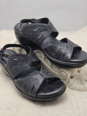 Soft Walk -Women’s Black Comfort Sandals with Cushioning Support